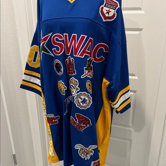 Men's V-Neck Sweater with Blue and Yellow Accents - Picture 3 of 12